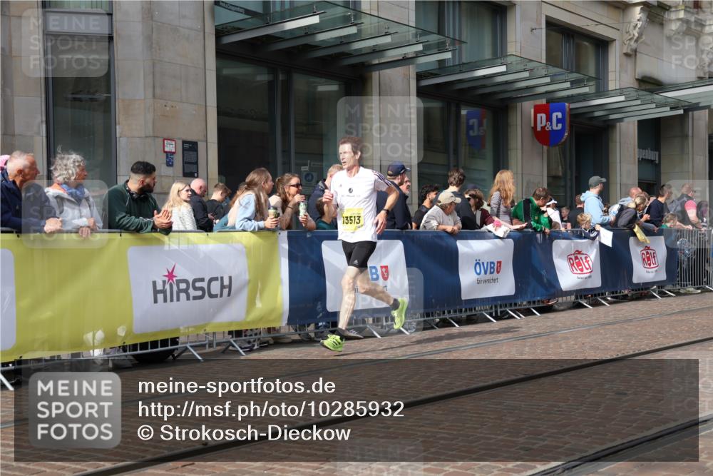 13.09.2026 - 21. swb-Marathon Bremen Strokosch-Dieckow http://msf.ph/oto/10285932 13.09.2026 10:39:33 Ziel 11198, 11721, 12144, 12339, 13519, 13642, 11227, 11713, 12404, 13513, 13556, 13641 meine-sportfotos.de