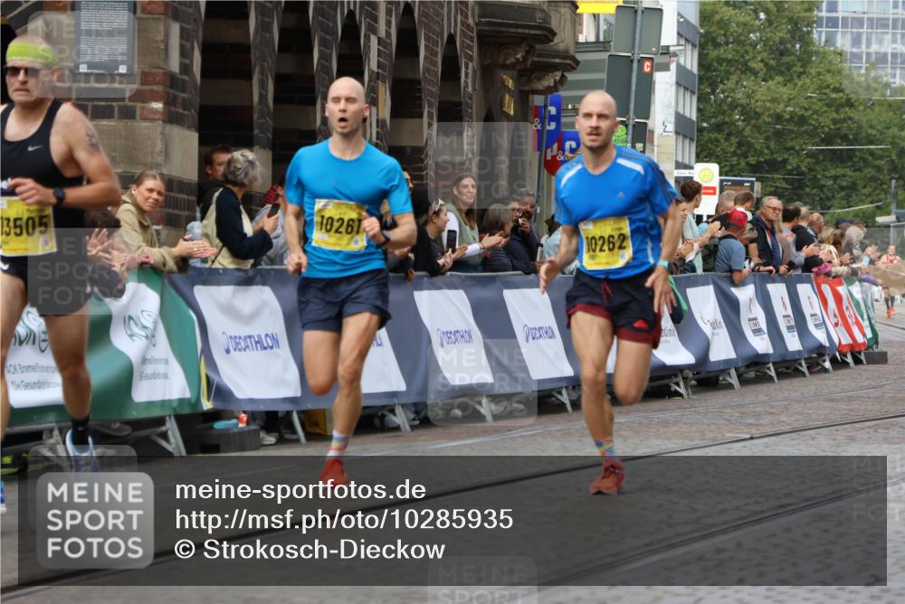 13.09.2026 - 21. swb-Marathon Bremen Strokosch-Dieckow http://msf.ph/oto/10285935 13.09.2026 10:35:18 Ziel 10261, 10262, 11197, 11964, 13505, 13560, 13588, 13601, 13625, 11068, 11176, 11345, 12289, 13514, 13540, 13583, 13590, 13619 meine-sportfotos.de