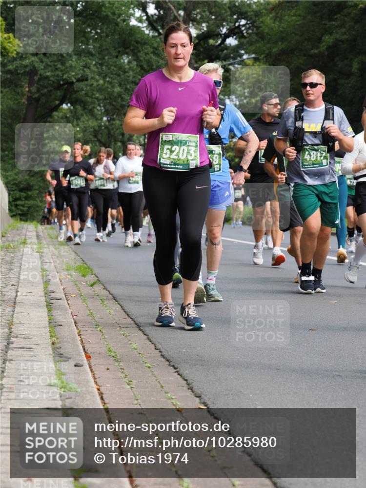 13.09.2026 - 21. swb-Marathon Bremen TobiasT http://msf.ph/oto/10285980 13.09.2026 12:16:10 Laufen 5203, 9037, 21, 4817 meine-sportfotos.de