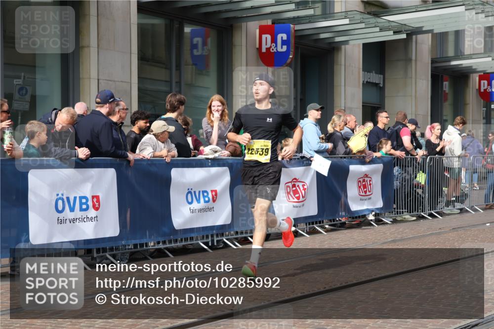 13.09.2026 - 21. swb-Marathon Bremen Strokosch-Dieckow http://msf.ph/oto/10285992 13.09.2026 10:39:49 Ziel 11198, 11721, 12144, 11713, 12339, 12404, 13513, 13519, 13642 meine-sportfotos.de