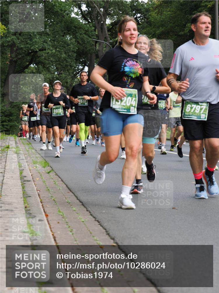 13.09.2026 - 21. swb-Marathon Bremen TobiasT http://msf.ph/oto/10286024 13.09.2026 12:16:23 Laufen 2130, 7792, 9919, 3518, 15204, 15130, 725, 6797 meine-sportfotos.de