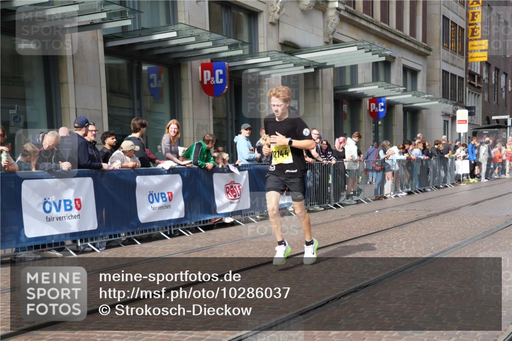13.09.2026 - 21. swb-Marathon Bremen Strokosch-Dieckow http://msf.ph/oto/10286037 13.09.2026 10:39:53 Ziel 11721, 11198, 11721, 12144, 12339, 13513, 13519, 13642 meine-sportfotos.de