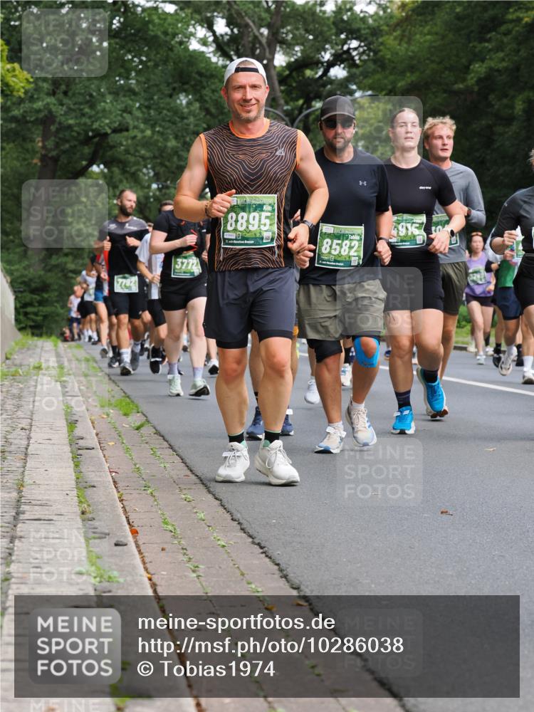 13.09.2026 - 21. swb-Marathon Bremen TobiasT http://msf.ph/oto/10286038 13.09.2026 12:16:29 Laufen 7792, 3772, 8895, 8465, 21, 8582, 4915, 9 meine-sportfotos.de