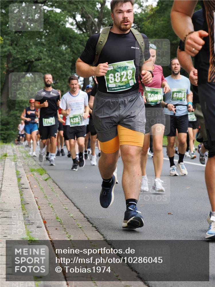 13.09.2026 - 21. swb-Marathon Bremen TobiasT http://msf.ph/oto/10286045 13.09.2026 12:16:31 Laufen 4293, 6828, 8990, 21, 26, 6108, 3056 meine-sportfotos.de