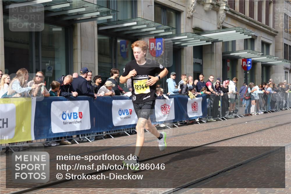 13.09.2026 - 21. swb-Marathon Bremen Strokosch-Dieckow http://msf.ph/oto/10286046 13.09.2026 10:39:53 Ziel 11721, 11198, 11721, 12144, 12339, 13513, 13519, 13642 meine-sportfotos.de