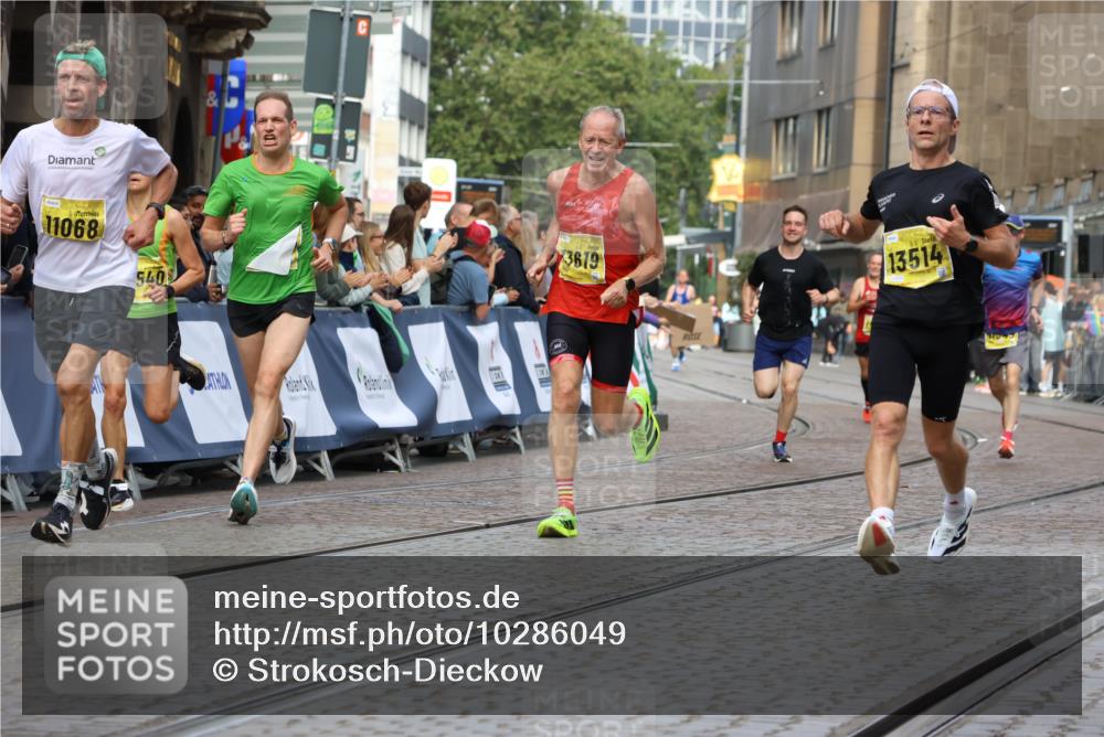 13.09.2026 - 21. swb-Marathon Bremen Strokosch-Dieckow http://msf.ph/oto/10286049 13.09.2026 10:35:28 Ziel 10261, 10262, 10994, 11512, 13505, 13560, 13625, 12289, 13558 meine-sportfotos.de