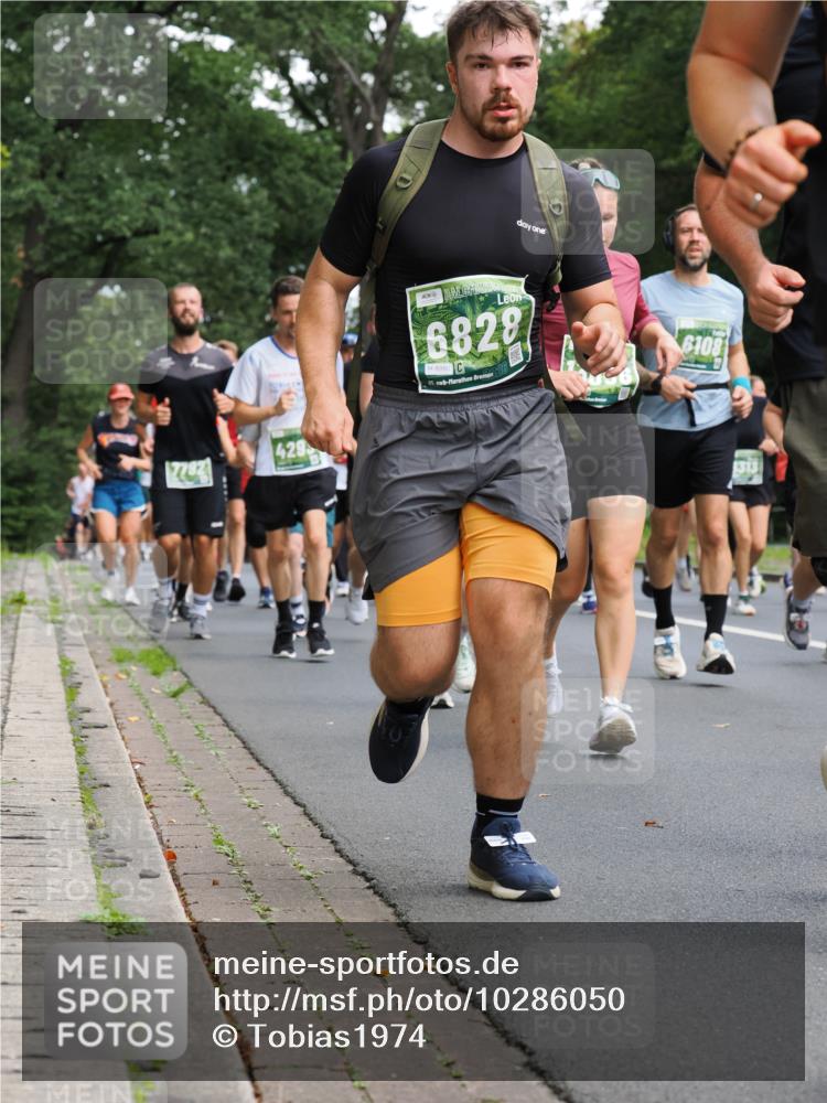 13.09.2026 - 21. swb-Marathon Bremen TobiasT http://msf.ph/oto/10286050 13.09.2026 12:16:31 Laufen 429, 6828, 8990, 21, 6108 meine-sportfotos.de