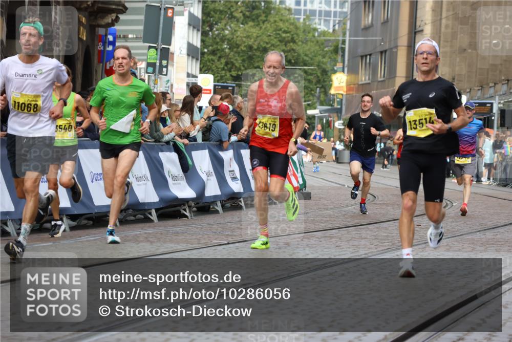 13.09.2026 - 21. swb-Marathon Bremen Strokosch-Dieckow http://msf.ph/oto/10286056 13.09.2026 10:35:28 Ziel 10261, 10262, 10994, 11512, 13505, 13560, 13625, 12289, 13558 meine-sportfotos.de