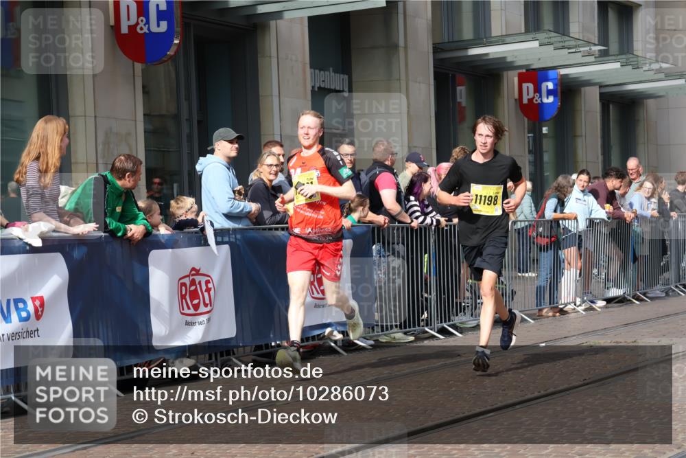 13.09.2026 - 21. swb-Marathon Bremen Strokosch-Dieckow http://msf.ph/oto/10286073 13.09.2026 10:39:59 Ziel 11373, 13616, 11198, 11721, 12144, 12339, 13519, 13642 meine-sportfotos.de