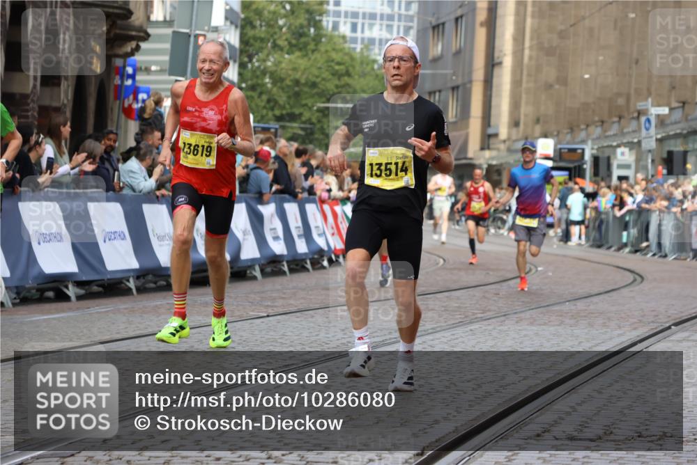 13.09.2026 - 21. swb-Marathon Bremen Strokosch-Dieckow http://msf.ph/oto/10286080 13.09.2026 10:35:29 Ziel 10261, 10262, 10994, 11512, 13505, 13560, 12289, 13558 meine-sportfotos.de