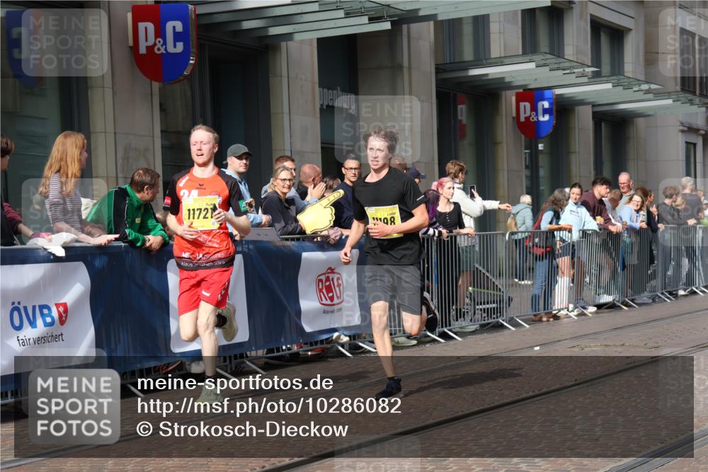 13.09.2026 - 21. swb-Marathon Bremen Strokosch-Dieckow http://msf.ph/oto/10286082 13.09.2026 10:39:59 Ziel 11373, 13616, 11198, 11721, 12144, 12339, 13519, 13642 meine-sportfotos.de