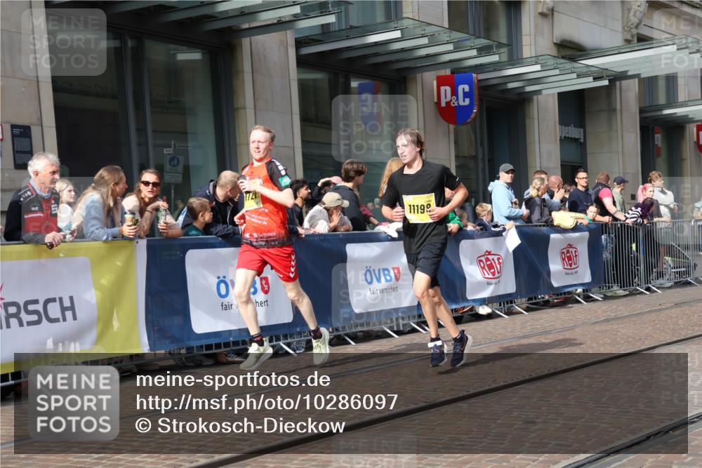 13.09.2026 - 21. swb-Marathon Bremen Strokosch-Dieckow http://msf.ph/oto/10286097 13.09.2026 10:40:00 Ziel 11373, 13616, 11198, 11721, 12144, 12339, 13519, 13642 meine-sportfotos.de