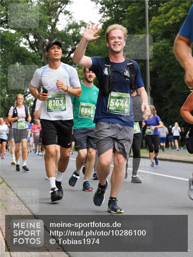 13.09.2026 - 21. swb-Marathon Bremen TobiasT http://msf.ph/oto/10286100 13.09.2026 12:16:44 Laufen 3178, 8103, 6646, 5444, 8214, 21, 26, 39641 meine-sportfotos.de