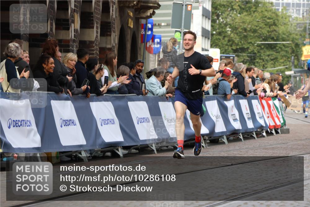 13.09.2026 - 21. swb-Marathon Bremen Strokosch-Dieckow http://msf.ph/oto/10286108 13.09.2026 10:35:32 Ziel 10261, 10262, 10994, 11068, 11512, 13505, 13514, 13540, 13560, 13590, 13619, 13558 meine-sportfotos.de