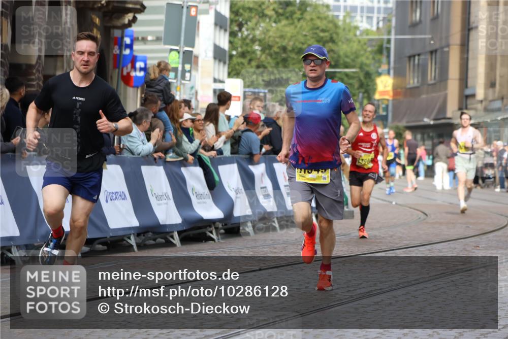 13.09.2026 - 21. swb-Marathon Bremen Strokosch-Dieckow http://msf.ph/oto/10286128 13.09.2026 10:35:33 Ziel 10261, 10262, 10994, 11068, 11512, 13505, 13514, 13540, 13560, 13590, 13619, 13558 meine-sportfotos.de