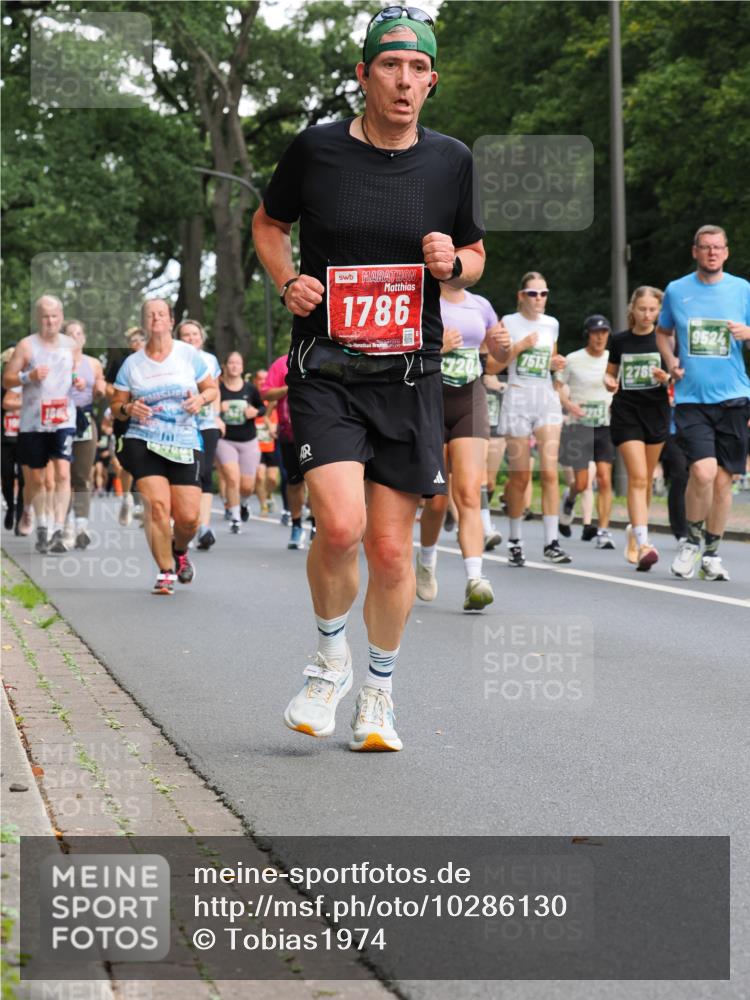 13.09.2026 - 21. swb-Marathon Bremen TobiasT http://msf.ph/oto/10286130 13.09.2026 12:16:49 Laufen 1786, 9524, 7513, 2789 meine-sportfotos.de