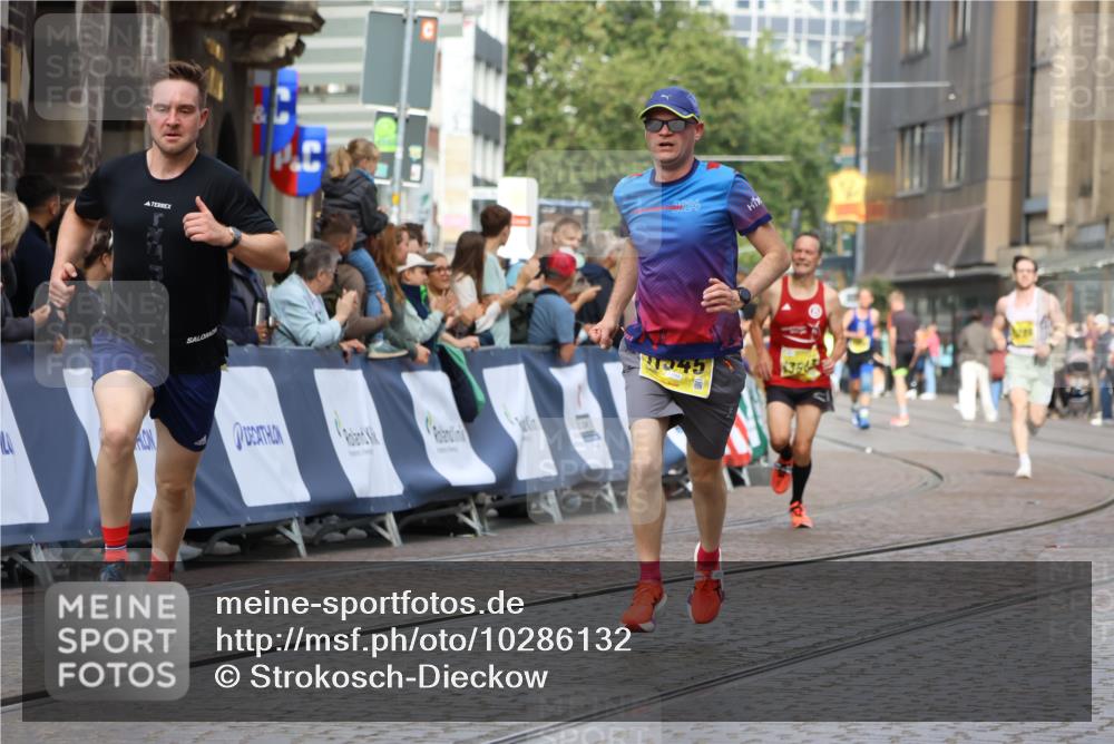 13.09.2026 - 21. swb-Marathon Bremen Strokosch-Dieckow http://msf.ph/oto/10286132 13.09.2026 10:35:33 Ziel 10261, 10262, 10994, 11068, 11512, 13505, 13514, 13540, 13560, 13590, 13619, 13558 meine-sportfotos.de