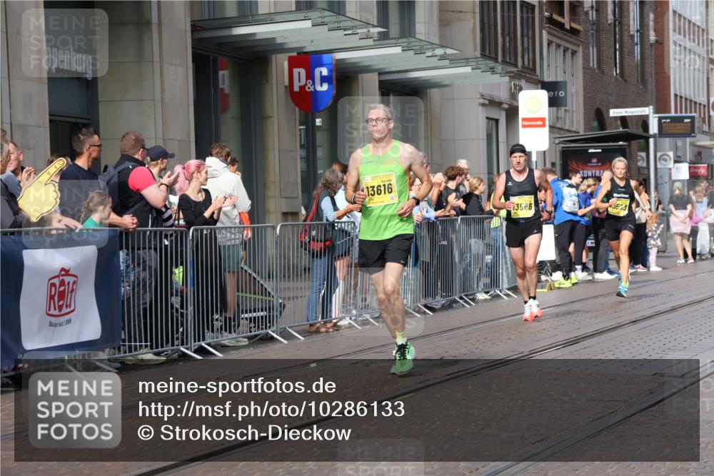 13.09.2026 - 21. swb-Marathon Bremen Strokosch-Dieckow http://msf.ph/oto/10286133 13.09.2026 10:40:23 Ziel 10520, 10575, 11373, 11903, 12477, 13563, 13566, 11373, 13616 meine-sportfotos.de