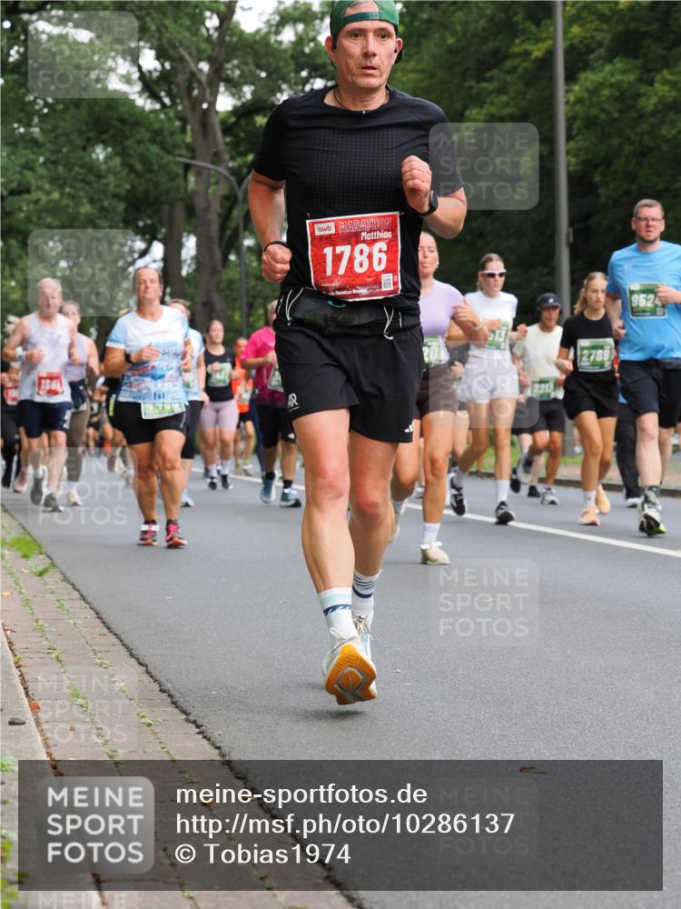 13.09.2026 - 21. swb-Marathon Bremen TobiasT http://msf.ph/oto/10286137 13.09.2026 12:16:49 Laufen 1786, 201, 2789, 9525 meine-sportfotos.de