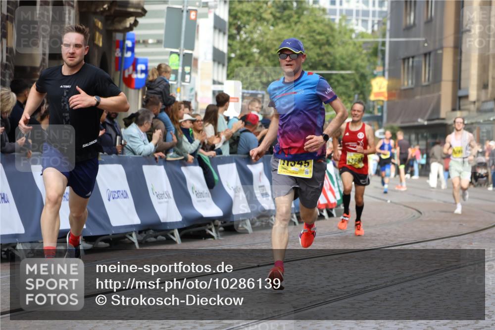 13.09.2026 - 21. swb-Marathon Bremen Strokosch-Dieckow http://msf.ph/oto/10286139 13.09.2026 10:35:33 Ziel 10261, 10262, 10994, 11068, 11512, 13505, 13514, 13540, 13560, 13590, 13619, 13558 meine-sportfotos.de