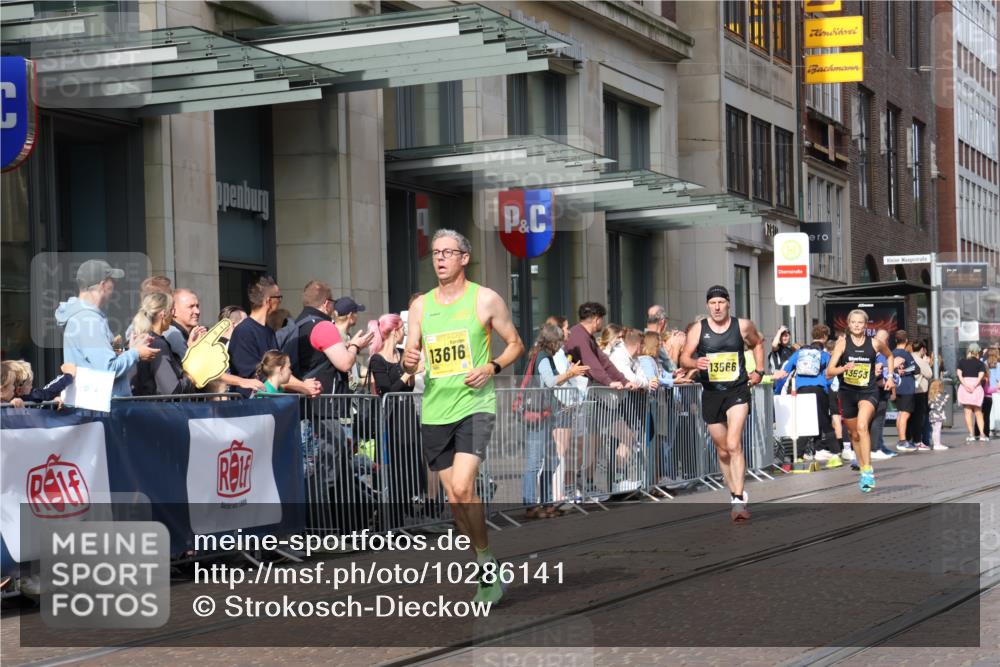 13.09.2026 - 21. swb-Marathon Bremen Strokosch-Dieckow http://msf.ph/oto/10286141 13.09.2026 10:40:24 Ziel 10520, 10575, 11903, 12477, 13563, 13566, 11373, 13616 meine-sportfotos.de