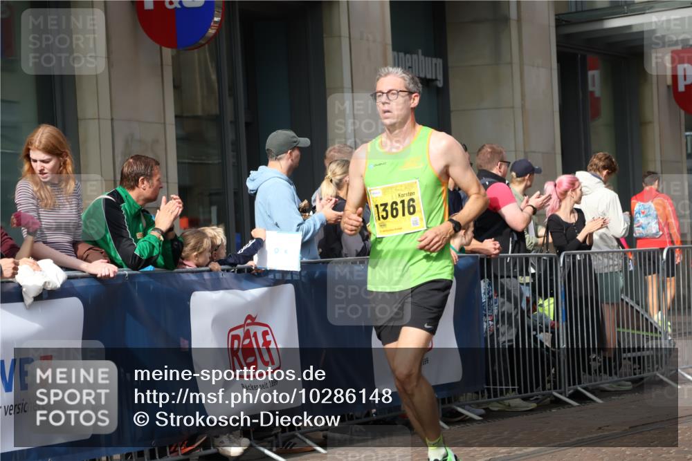 13.09.2026 - 21. swb-Marathon Bremen Strokosch-Dieckow http://msf.ph/oto/10286148 13.09.2026 10:40:25 Ziel 10520, 10575, 11903, 12477, 13563, 13566, 11373, 13616 meine-sportfotos.de