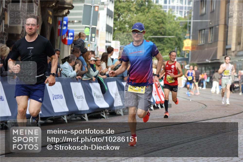 13.09.2026 - 21. swb-Marathon Bremen Strokosch-Dieckow http://msf.ph/oto/10286151 13.09.2026 10:35:33 Ziel 10261, 10262, 10994, 11068, 11512, 13505, 13514, 13540, 13560, 13590, 13619, 13558 meine-sportfotos.de