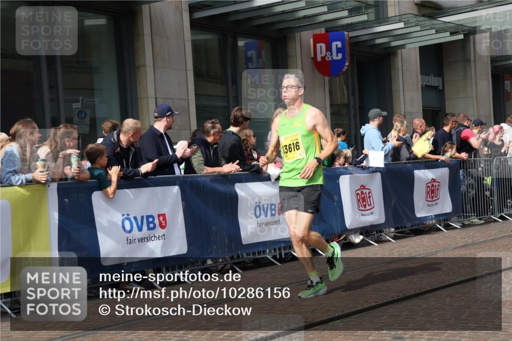 13.09.2026 - 21. swb-Marathon Bremen Strokosch-Dieckow http://msf.ph/oto/10286156 13.09.2026 10:40:25 Ziel 10520, 10575, 11903, 12477, 13563, 13566, 11373, 13616 meine-sportfotos.de