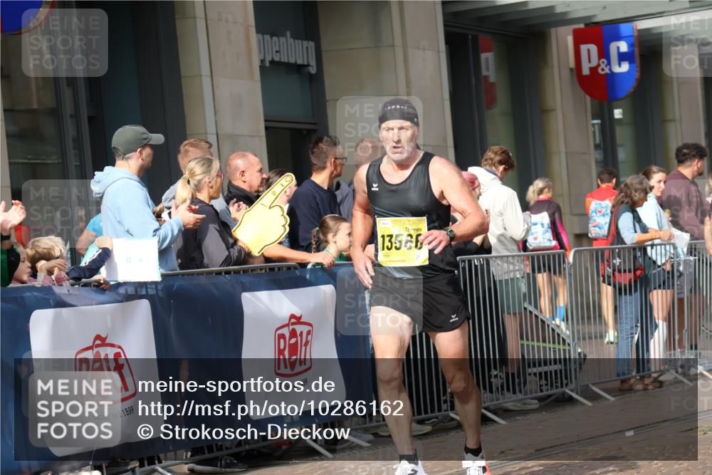 13.09.2026 - 21. swb-Marathon Bremen Strokosch-Dieckow http://msf.ph/oto/10286162 13.09.2026 10:40:26 Ziel 10520, 10575, 11903, 12477, 13563, 13566, 11373, 13566, 13616 meine-sportfotos.de