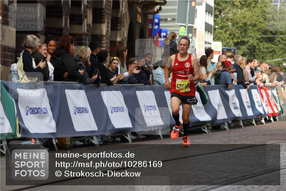 13.09.2026 - 21. swb-Marathon Bremen Strokosch-Dieckow http://msf.ph/oto/10286169 13.09.2026 10:35:36 Ziel 10261, 10262, 10994, 11068, 11176, 11345, 11512, 13505, 13514, 13540, 13560, 13590, 13619, 13558 meine-sportfotos.de