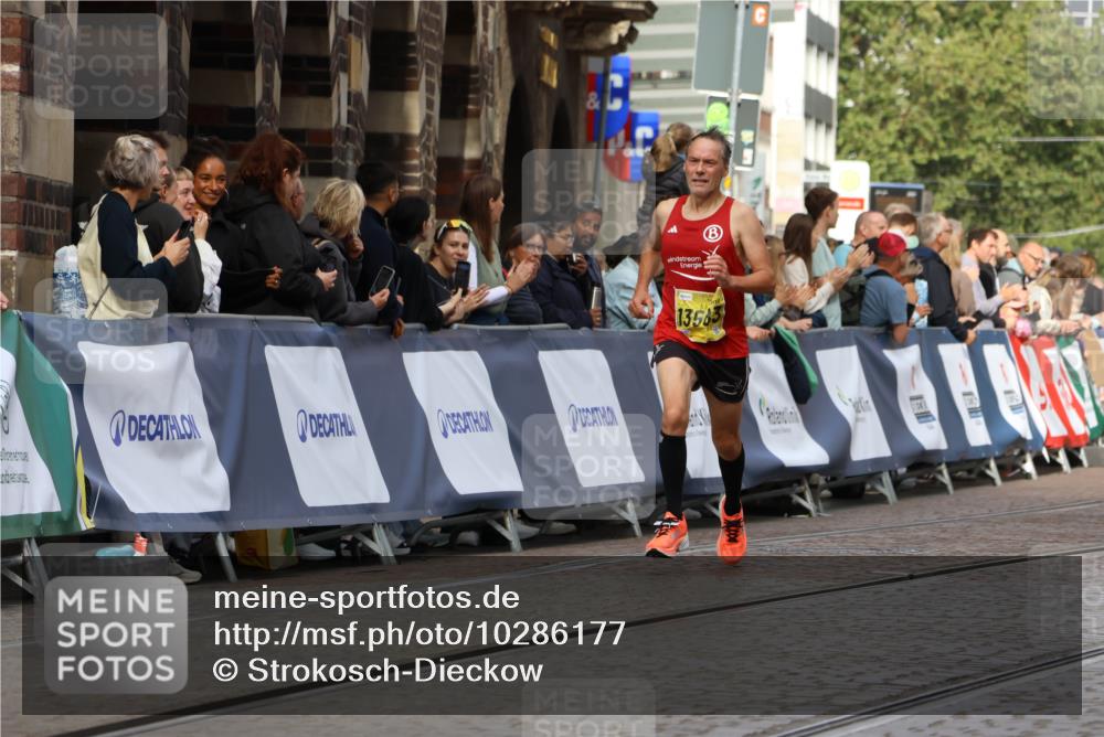 13.09.2026 - 21. swb-Marathon Bremen Strokosch-Dieckow http://msf.ph/oto/10286177 13.09.2026 10:35:36 Ziel 10261, 10262, 10994, 11068, 11176, 11345, 11512, 13505, 13514, 13540, 13560, 13590, 13619, 13558 meine-sportfotos.de