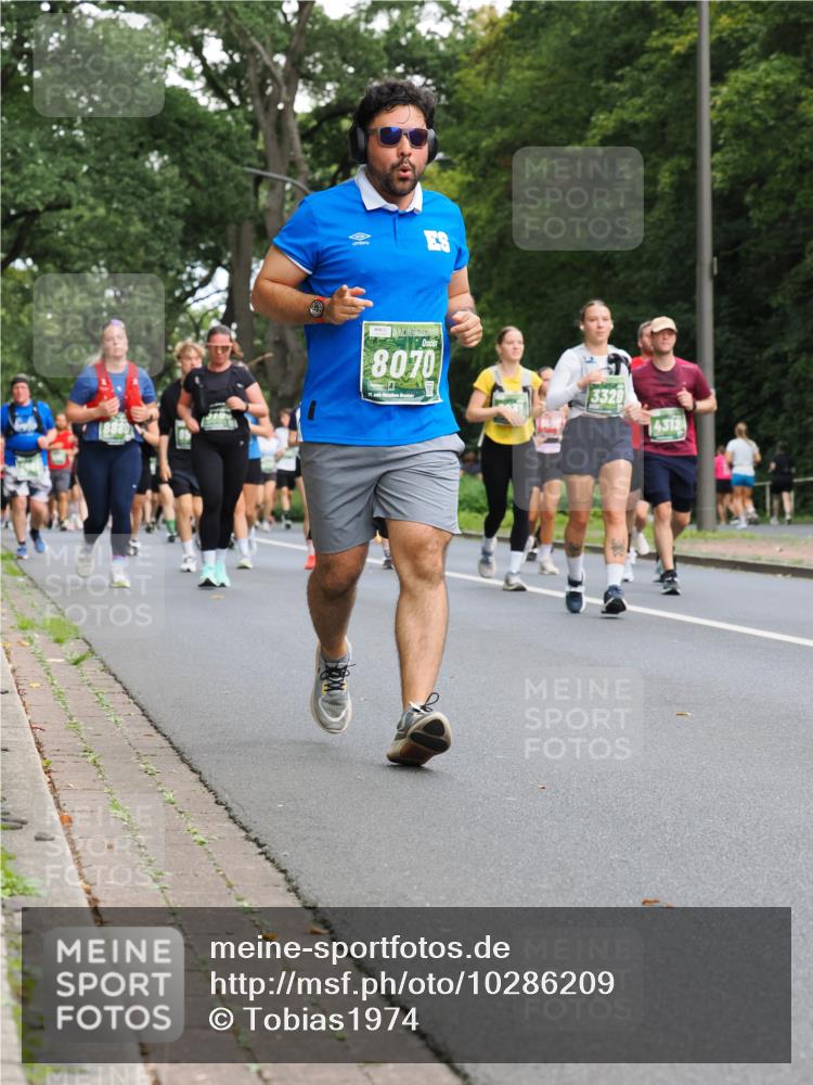 13.09.2026 - 21. swb-Marathon Bremen TobiasT http://msf.ph/oto/10286209 13.09.2026 12:17:03 Laufen 18820, 8070, 21, 12, 3329, 4312 meine-sportfotos.de