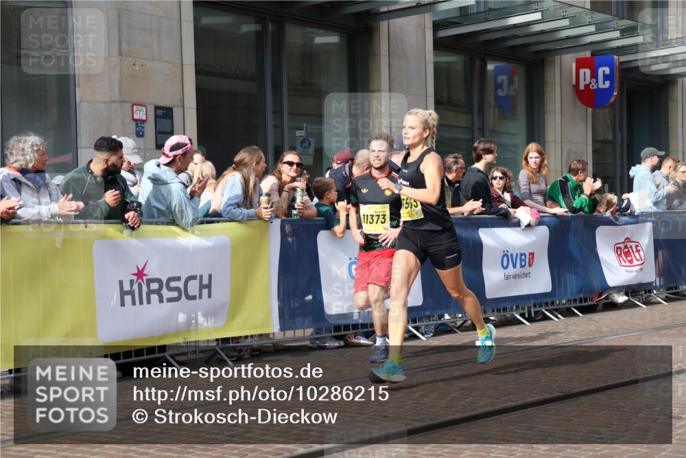 13.09.2026 - 21. swb-Marathon Bremen Strokosch-Dieckow http://msf.ph/oto/10286215 13.09.2026 10:40:29 Ziel 10520, 10575, 11903, 12477, 11373, 13563, 13566, 13616 meine-sportfotos.de