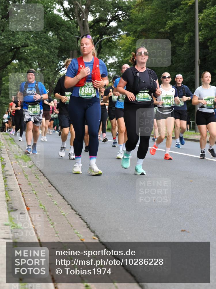 13.09.2026 - 21. swb-Marathon Bremen TobiasT http://msf.ph/oto/10286228 13.09.2026 12:17:08 Laufen 3666, 8880, 69, 815, 4546, 688 meine-sportfotos.de