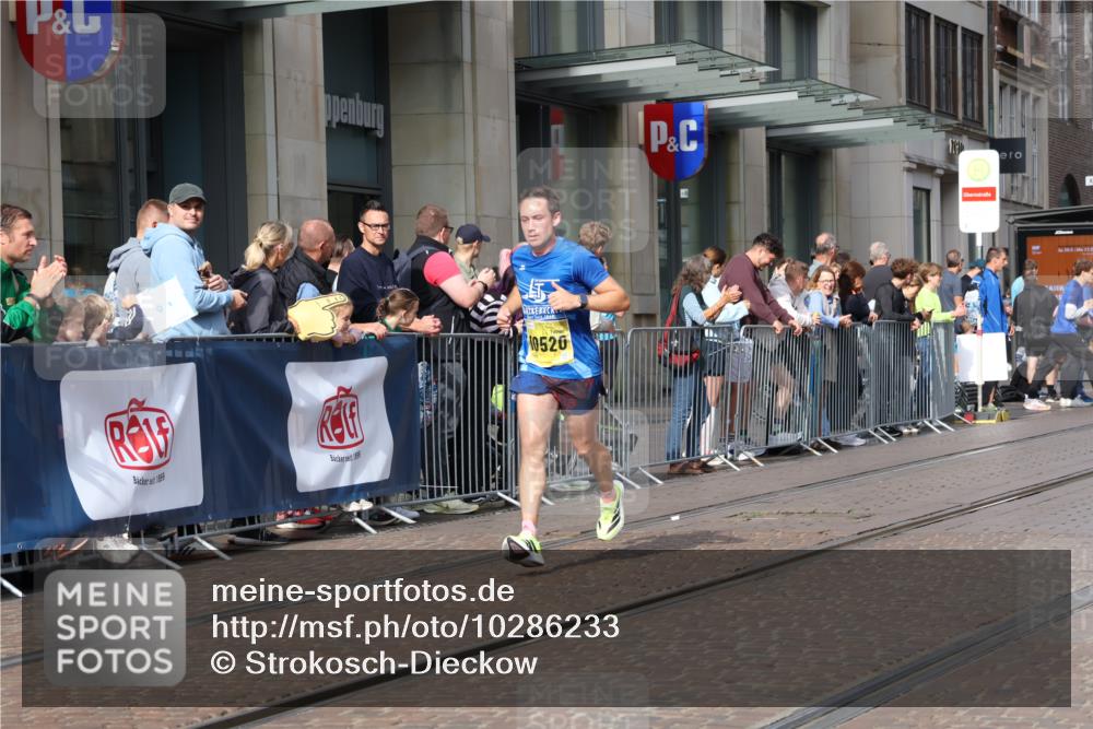 13.09.2026 - 21. swb-Marathon Bremen Strokosch-Dieckow http://msf.ph/oto/10286233 13.09.2026 10:40:33 Ziel 10575, 11903, 12209, 12477, 10520, 11373, 13563, 13566, 13616 meine-sportfotos.de