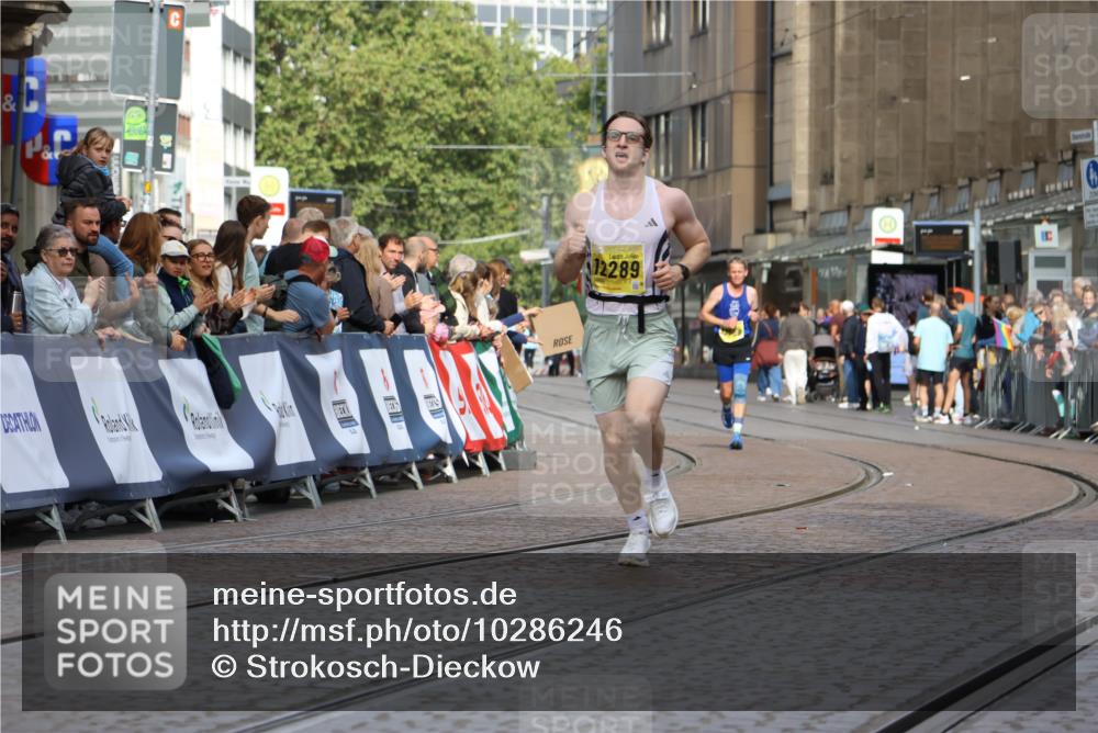 13.09.2026 - 21. swb-Marathon Bremen Strokosch-Dieckow http://msf.ph/oto/10286246 13.09.2026 10:35:39 Ziel 10994, 11068, 11176, 11345, 11512, 13514, 13540, 13583, 13590, 13619, 13558 meine-sportfotos.de