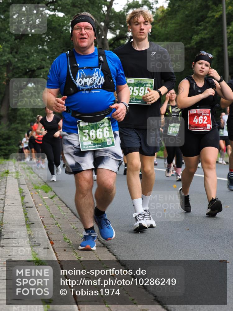 13.09.2026 - 21. swb-Marathon Bremen TobiasT http://msf.ph/oto/10286249 13.09.2026 12:17:11 Laufen 8595, 3666, 8970, 21, 2, 3614, 462 meine-sportfotos.de