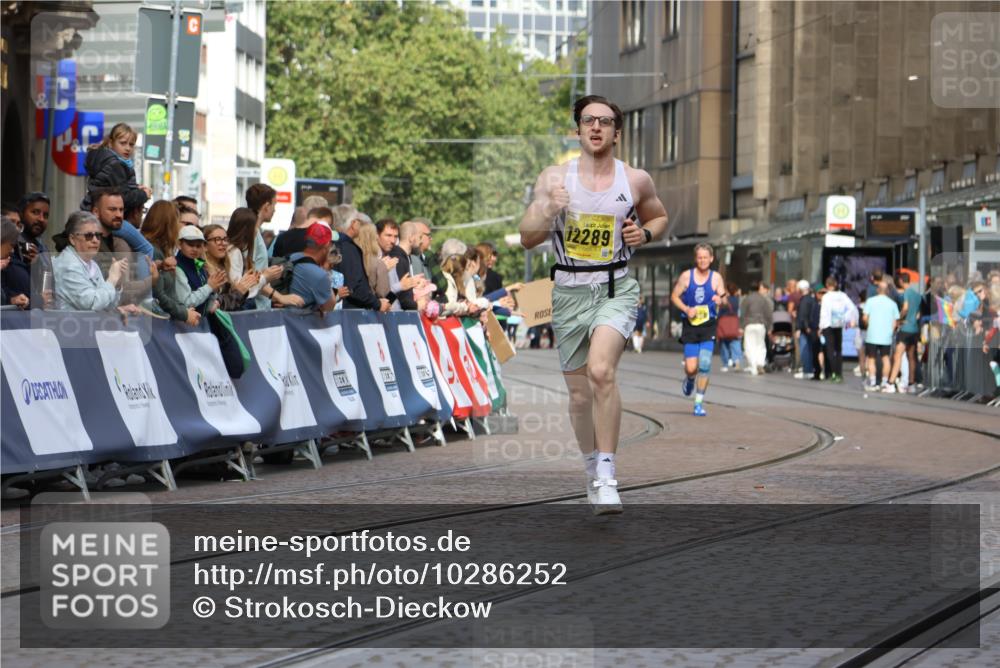13.09.2026 - 21. swb-Marathon Bremen Strokosch-Dieckow http://msf.ph/oto/10286252 13.09.2026 10:35:39 Ziel 10994, 11068, 11176, 11345, 11512, 13514, 13540, 13583, 13590, 13619, 13558 meine-sportfotos.de