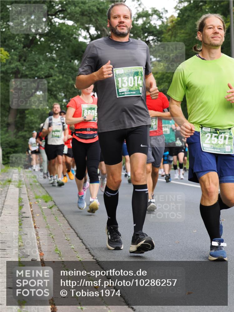 13.09.2026 - 21. swb-Marathon Bremen TobiasT http://msf.ph/oto/10286257 13.09.2026 12:17:18 Laufen 8605, 13014, 7432, 21, 26, 3, 2597, 7064, 21, 2026 meine-sportfotos.de
