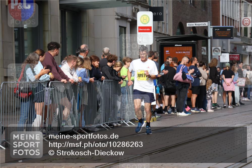 13.09.2026 - 21. swb-Marathon Bremen Strokosch-Dieckow http://msf.ph/oto/10286263 13.09.2026 10:40:37 Ziel 10575, 11201, 11903, 12209, 12477, 10520, 11373, 13563, 13566, 13616 meine-sportfotos.de