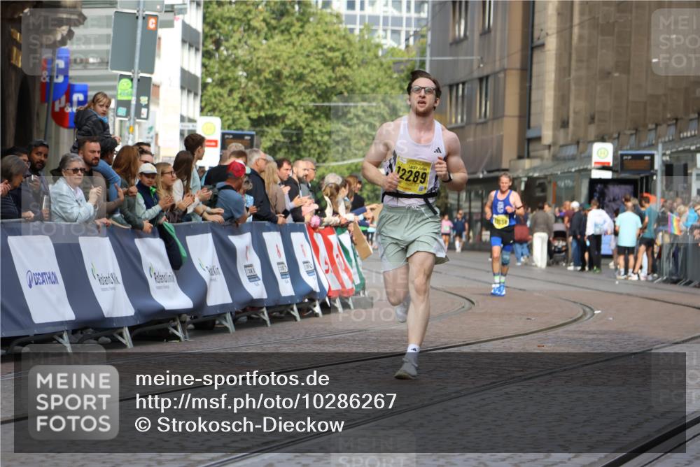 13.09.2026 - 21. swb-Marathon Bremen Strokosch-Dieckow http://msf.ph/oto/10286267 13.09.2026 10:35:39 Ziel 10994, 11068, 11176, 11345, 11512, 13514, 13540, 13583, 13590, 13619, 13558 meine-sportfotos.de