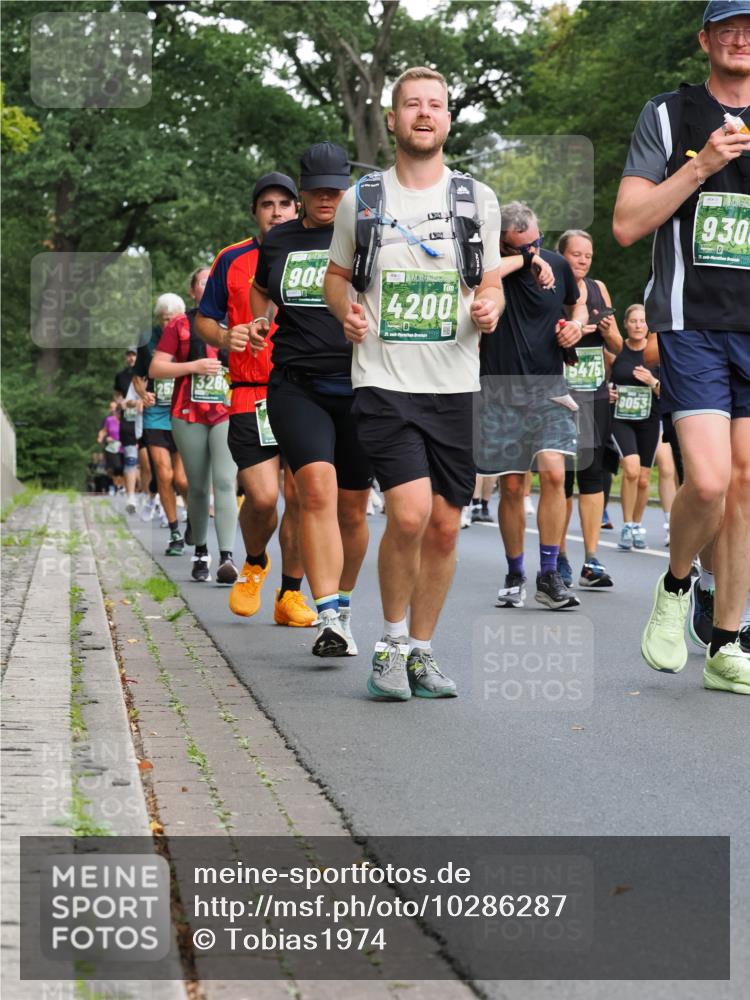 13.09.2026 - 21. swb-Marathon Bremen TobiasT http://msf.ph/oto/10286287 13.09.2026 12:17:23 Laufen 326, 908, 4200, 21, 15475, 8053, 930 meine-sportfotos.de