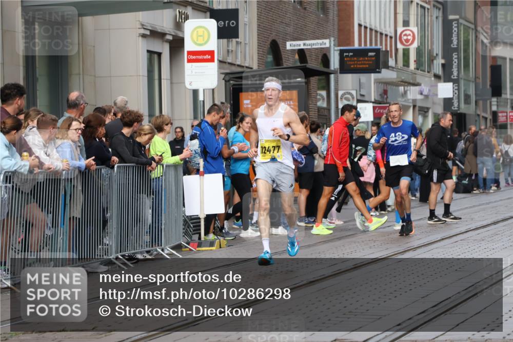 13.09.2026 - 21. swb-Marathon Bremen Strokosch-Dieckow http://msf.ph/oto/10286298 13.09.2026 10:40:44 Ziel 11077, 11201, 11903, 12209, 12477, 10520, 10575, 11373, 13563, 13566, 13616 meine-sportfotos.de
