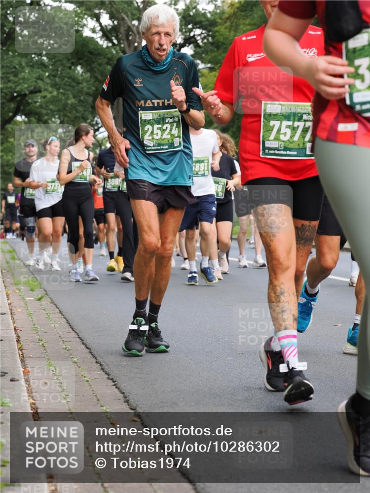 13.09.2026 - 21. swb-Marathon Bremen TobiasT http://msf.ph/oto/10286302 13.09.2026 12:17:29 Laufen 882, 3731, 3099, 2524, 21, 6891, 7577, 8236, 21, 126 meine-sportfotos.de
