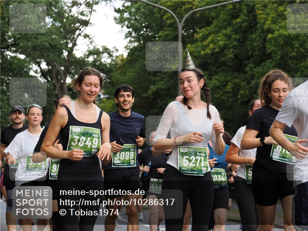 13.09.2026 - 21. swb-Marathon Bremen TobiasT http://msf.ph/oto/10286317 13.09.2026 12:17:33 Laufen 9, 8740, 21, 3849, 3099, 21, 444, 5271, 21, 034, 5, 9034, 9036 meine-sportfotos.de