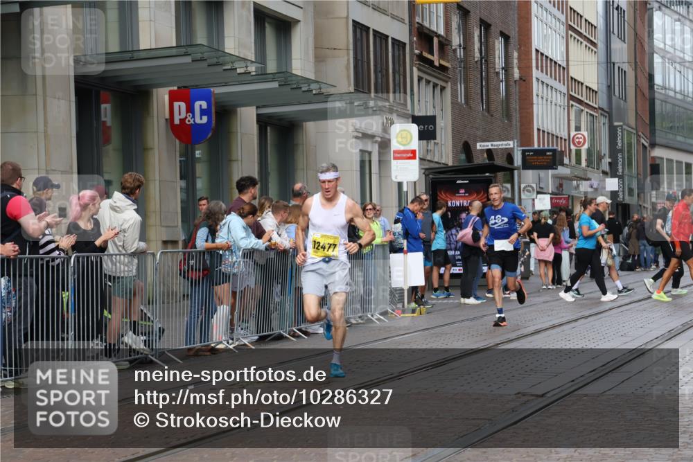 13.09.2026 - 21. swb-Marathon Bremen Strokosch-Dieckow http://msf.ph/oto/10286327 13.09.2026 10:40:46 Ziel 11077, 11201, 11903, 12209, 12477, 10520, 10575, 11373, 13563, 13566, 13616 meine-sportfotos.de