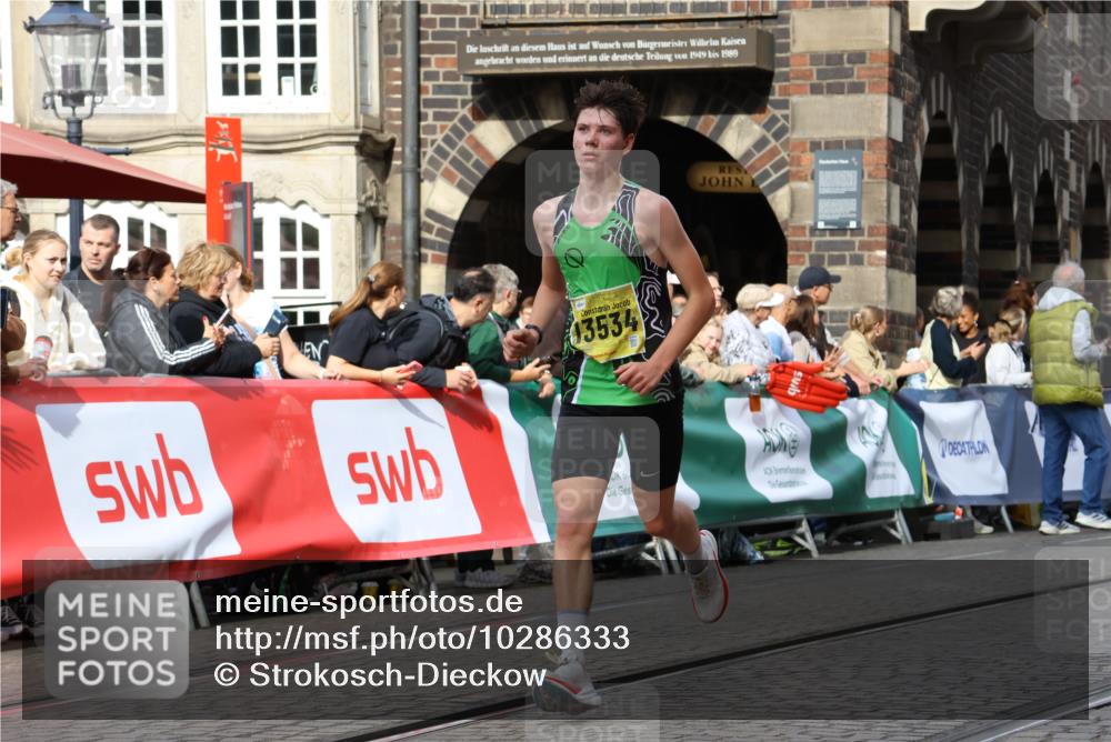 13.09.2026 - 21. swb-Marathon Bremen Strokosch-Dieckow http://msf.ph/oto/10286333 13.09.2026 10:36:10 Ziel 13534, 13558, 12324, 12513, 13575 meine-sportfotos.de