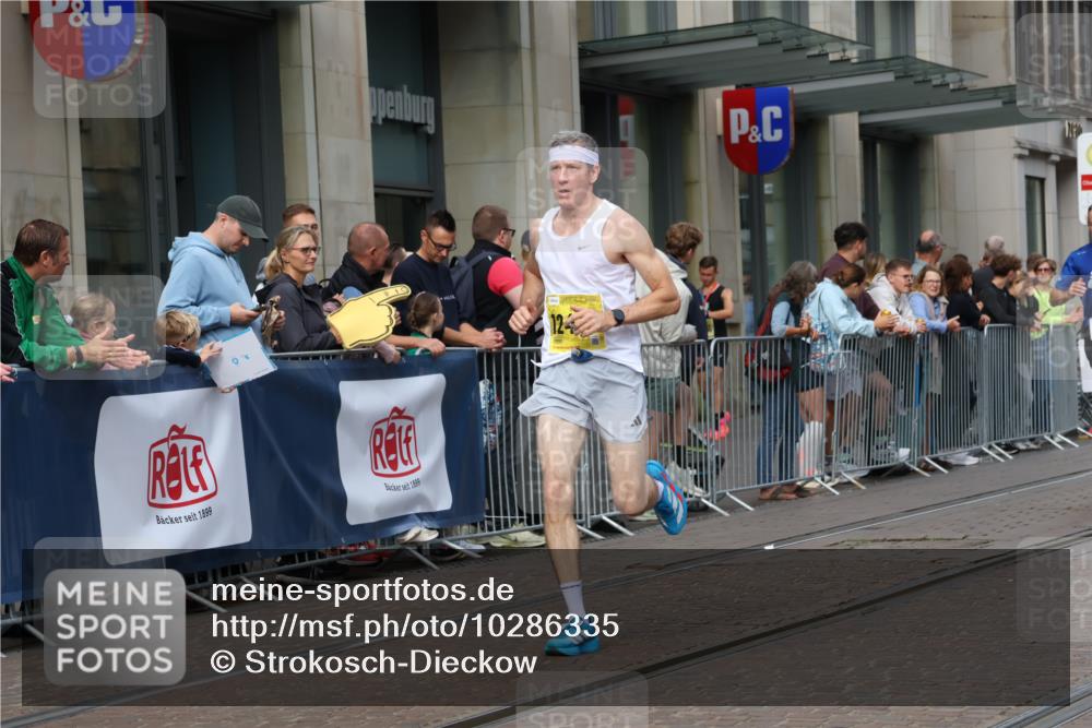13.09.2026 - 21. swb-Marathon Bremen Strokosch-Dieckow http://msf.ph/oto/10286335 13.09.2026 10:40:47 Ziel 11077, 11201, 11903, 12209, 12477, 10520, 10575, 11373, 12477, 13563, 13566, 13616 meine-sportfotos.de