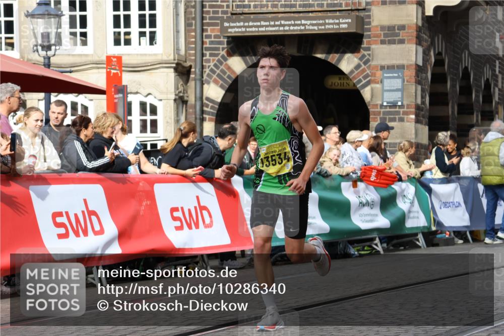 13.09.2026 - 21. swb-Marathon Bremen Strokosch-Dieckow http://msf.ph/oto/10286340 13.09.2026 10:36:10 Ziel 13534, 13558, 12324, 12513, 13575 meine-sportfotos.de