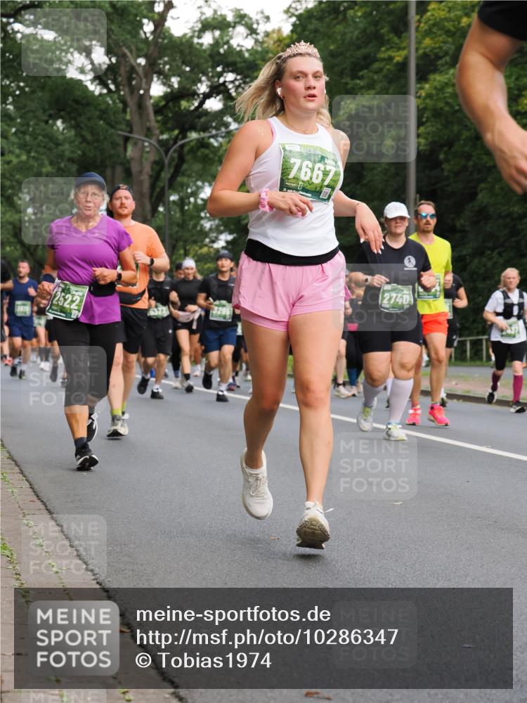 13.09.2026 - 21. swb-Marathon Bremen TobiasT http://msf.ph/oto/10286347 13.09.2026 12:17:40 Laufen 7667, 2522, 3295, 2740 meine-sportfotos.de